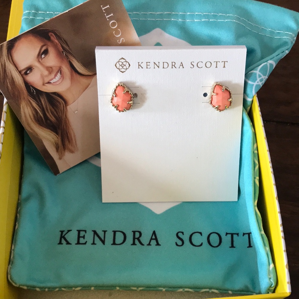 Kendra Scott Stud earrings.